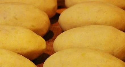 1. Этап. Цеппелины: Сформируйте цаппелины ладонями.