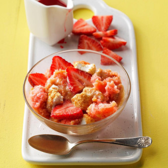 Slow-Cooker Strawberry Pudding Cake