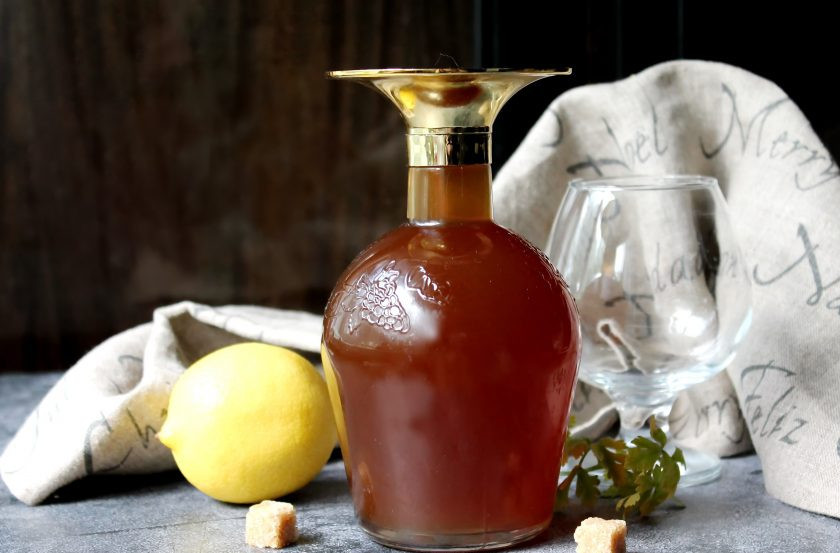 1. Этап. Ароматный коньяк с медом и травами: Приятного употребления!