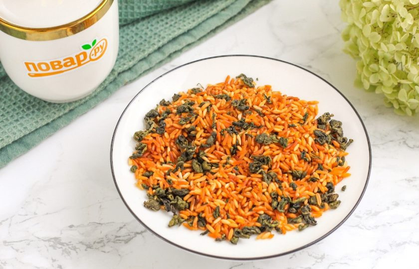 1. Этап. Гэммайтя: После чего вскипятите воду в чайнике и остудите до 80-85 градусов. Необходимую часть гэтммайи выложите в заварочный чайник.