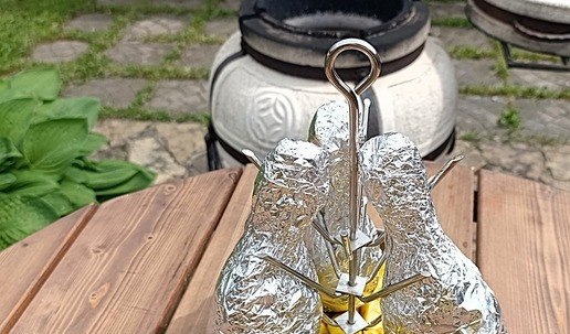 1. Этап. Голени индейки из тандыра: Голени завернуть в фольгу, поместить на решетку для тандыра 