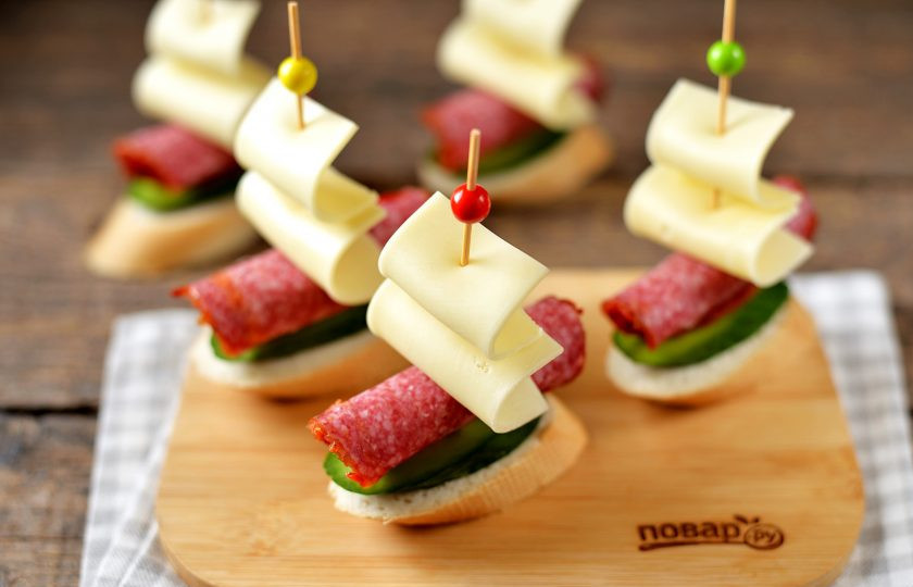 1. Этап. Канапе Кораблик: Проделайте все то же самое с остальными ингредиентами.