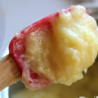 1. Этап. Бабушкин фруктовый пирог: Доведите массу до консистенции пюре.