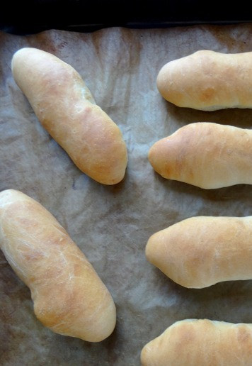 1. Этап. Хот-дог-гриль с картофелем пай: Выпекать булочки до румяного состояния при температуре 170 градусов.