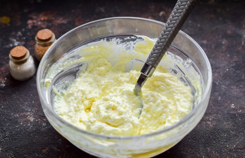 1. Этап. Творожная запеканка ПП: Хорошо перемешайте все ингредиенты.