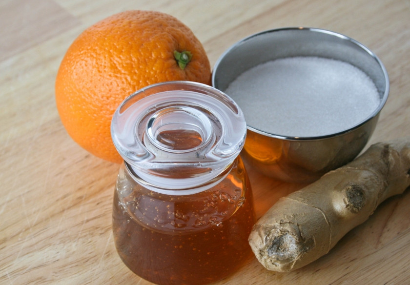 1. Этап. Апельсиновый сок с медом: Подготовьте ингредиенты.