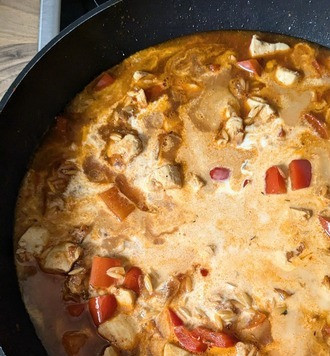 1. Этап. Куриная грудка с пастой орзо: Влить сливки и варить на медленном огне до впитывания всей жидкости, обязательно мешать, чтобы не пригорело. У меня это заняло около 10 минут.