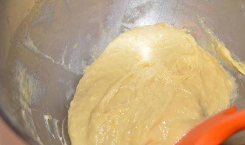 1. Этап. Бельгийские вафли: Тесто получается липким.