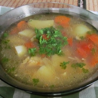 Уха на курином бульоне