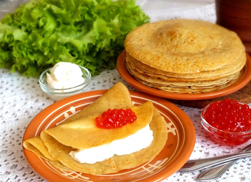 1. Этап. Блины на айране: Подавайте горячими со сметаной. Приятного аппетита!