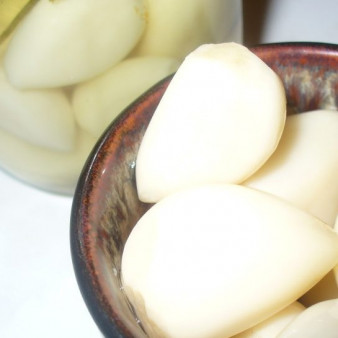 Соленый чеснок головками