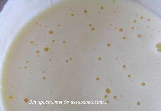 1. Этап. Брауни с апельсином: Яйца хорошо взбейте с сахаром до пышности, смешайте с шоколадной массой.