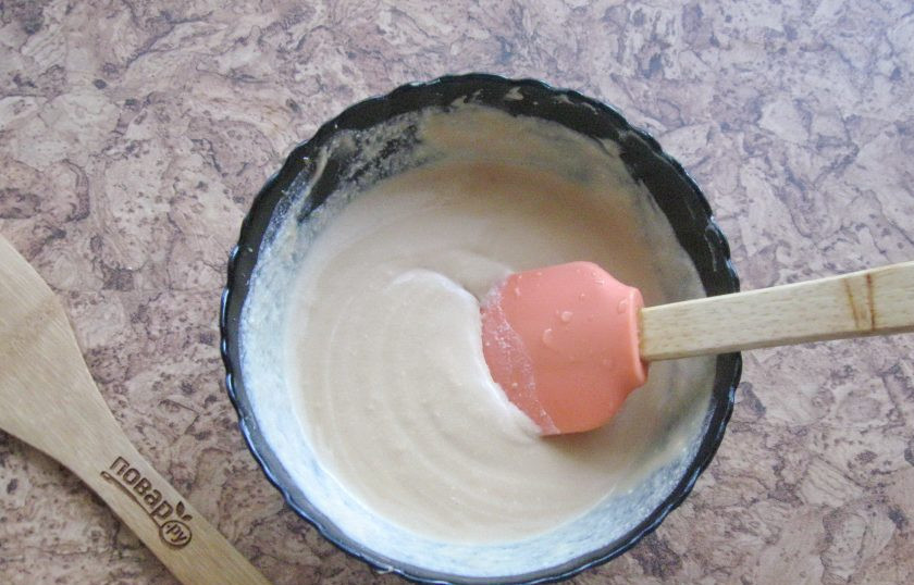 1. Этап. Кекс Сникерс: Аккуратно перемешайте.