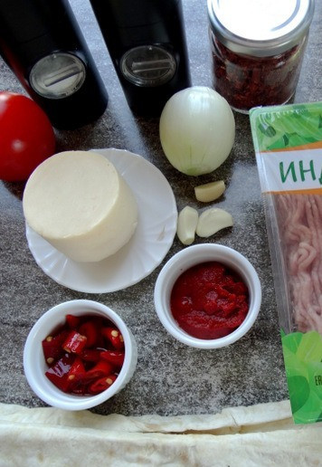 1. Этап. Шаурма-бурито из индейки на гриле: Подготовим необходимые ингредиенты и приступаем.