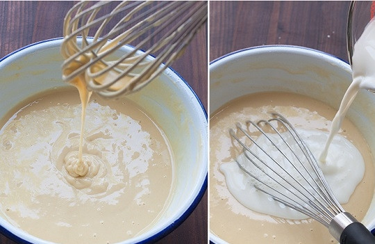 1. Этап. Бабушкины блины: 3. Добавьте щепотку соли и перемешайте. Влейте оставшиеся молоко, продолжая взбивать тесто, чтобы не образовались мучные комочки.