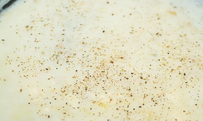 1. Этап. Соус из запеченного чеснока: Проварите пару минут, добавьте соль и перец по вкусу. Все готово!