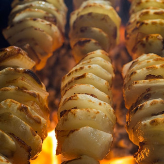 Картошка с салом на шампурах