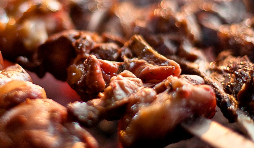 1. Этап. Шашлык из гуся: Осталось одеть шашлык на шампура и обжарить на мангале. Удачи!