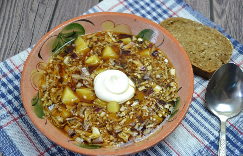 1. Этап. Редька с квасом: Подавайте редьку с квасом заправив сметаной или майонезом. Это очень вкусно, точно не хуже привычной окрошки. Пока не попробуешь — не поймешь. Приятного аппетита!