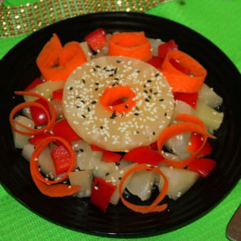 Салат из моркови с ананасом