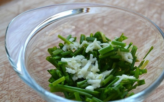 1. Этап. Перепелка в духовке: 4. Соедините все в глубокой мисочке.