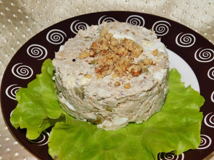 1. Этап. Салат Изысканный: Заправьте салат майонезом и подавайте к столу порционно. Приятного аппетита!