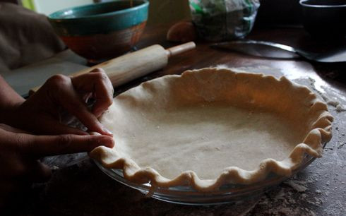 1. Этап. Пирог с лисичками и сыром: 5. При желании сделать защипы на краях.