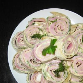 Рулет из лаваша с ветчиной и сыром