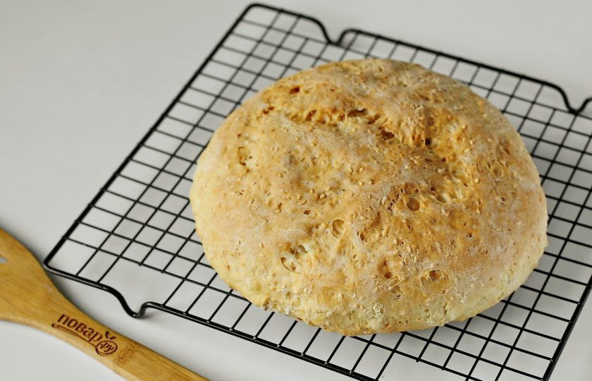 1. Этап. Хлеб без соли: Готовый хлеб остудите на решетке.