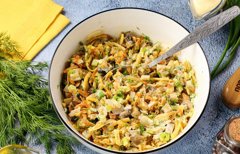 1. Этап. Кальмары фаршированные грибами на сковороде: Перемешайте.