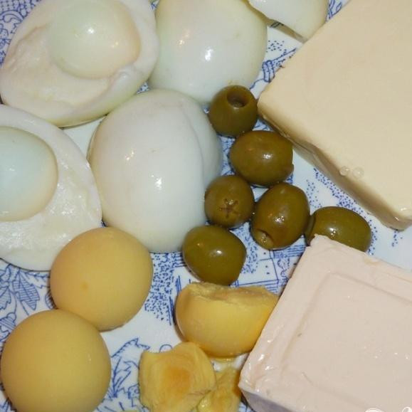 1. Этап. Торт Салатный: Ингредиенты которые нам нужны (единственное, я взяла 3 яйца)