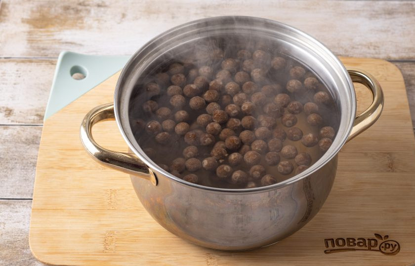 1. Этап. Бабл ти: Шарики тапиоки отварите в кипящей воде 40 минут.