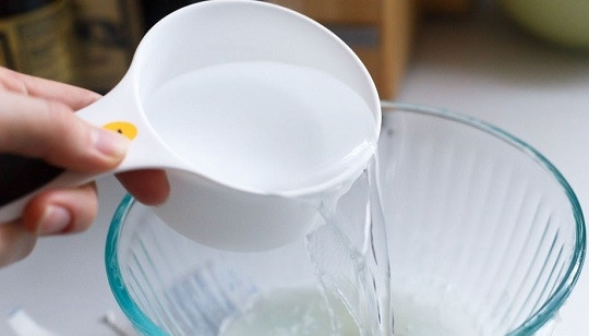 1. Этап. Низкокалорийный торт: 1. Растворите немного желатина, согласно инструкции на упаковке.