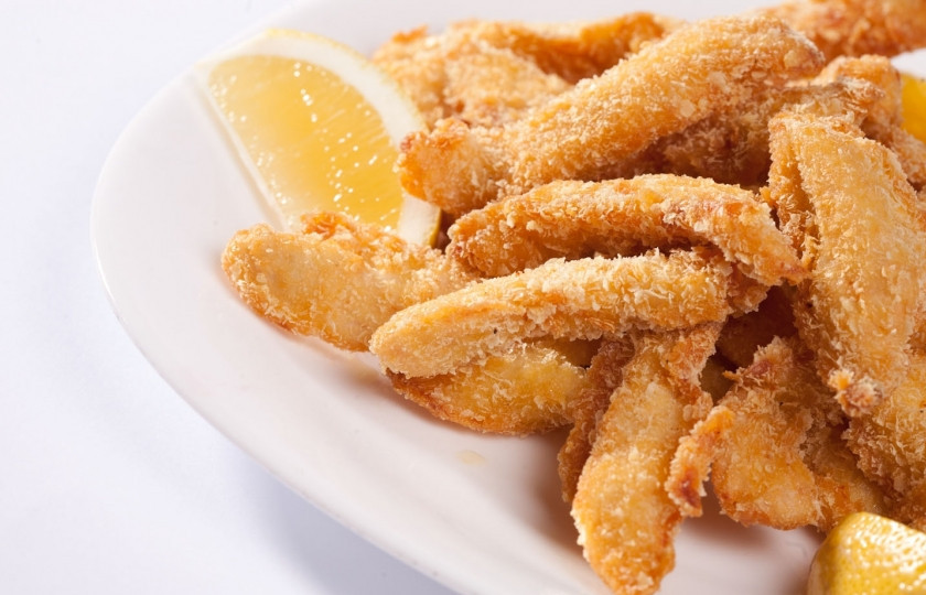 1. Этап. Наггетсы из курицы: Жарьте наггетсы со всех сторон в масле до готовности (минут 5-7), готовятся они очень быстро! Готовые наггетсы из курицы подавайте с пылу с жару с овощами, легким гарниром или пивом. Приятного аппетита!