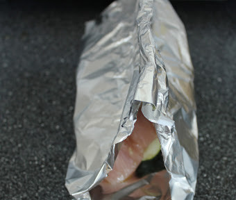 1. Этап. Курица с овощами в фольге: 7. Фольгу аккуратно завернуть, чтобы получился конвертик.