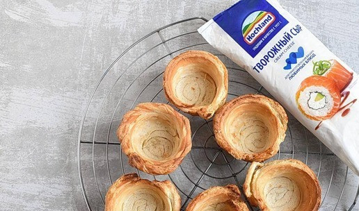 1. Этап. Слоеные корзиночки с чизкейком: 8. Готовые корзинки аккуратно снимите с формы и полностью остудите на решетке.