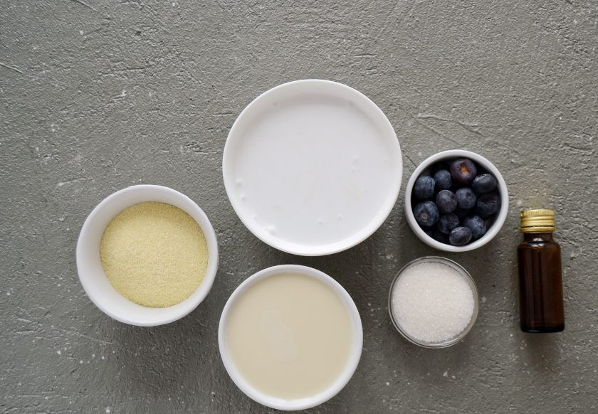 1. Этап. Манная каша на кокосовом молоке: Подготовьте все ингредиенты.