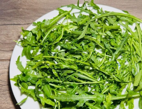 1. Этап. Салат Яркое настроение: Разложить на тарелку.