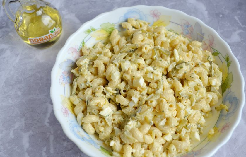 1. Этап. Салат из пасты с яйцами: 6. Салат из пасты с яйцами готов. Можно охладить его в холодильнике в течение 1-2 часов.