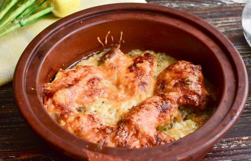 1. Этап. Мясо по-здоровски: Запекайте мясо в духовке 40 минут при температуре 190 градусов.