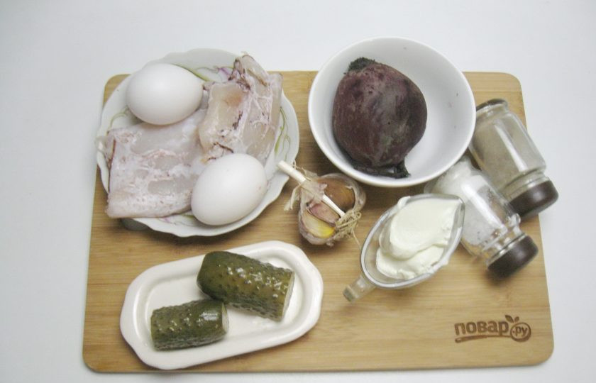 1. Этап. Салат с кальмарами и свеклой: Подготовьте все ингредиенты для приготовления салата.