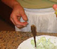 1. Этап. Салат Мизерия: Добавьте сок лимона и преправьте солью и сахаром. Салат готов, можно подавать.