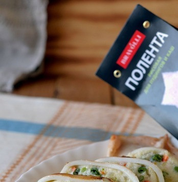 1. Этап. Кальмары, фаршированные рисовой полентой и овощами: При подаче зубочистки убираем, кальмар нарезаем. Приятного аппетита!