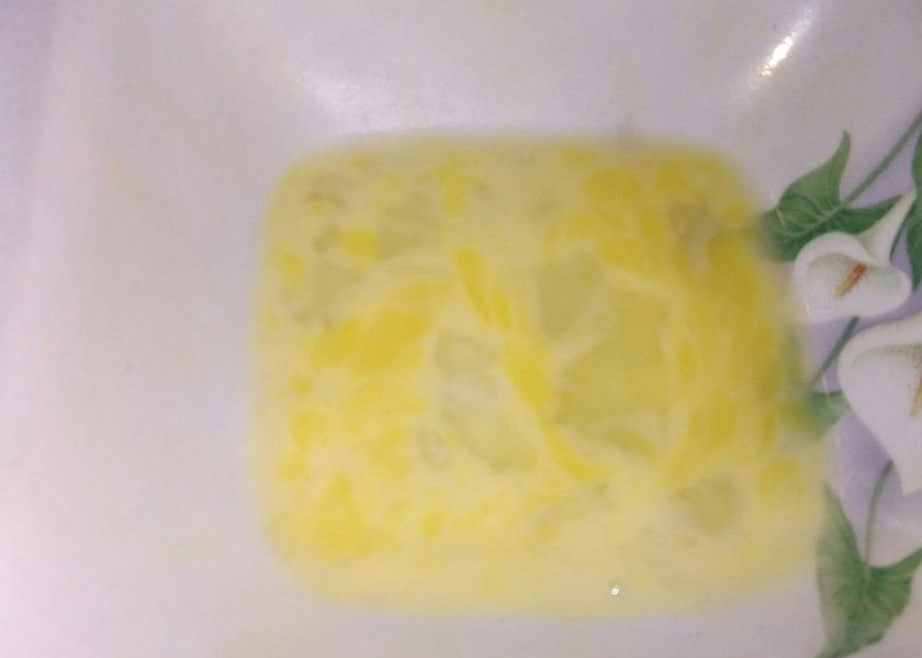 1. Этап. Суп с овсянкой и яйцом: 5. Разведите в тарелке яйцо, вливайте в суп при постоянном помешивании. Теперь наша задача довести до кипения и проварить суп еще 3 минуты.