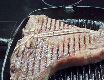 1. Этап. Стейк (T-Вone steak): 3. До температуры сто восемьдесят градусов разогреваем духовой шкаф (верх-низ).