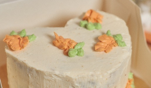 1. Этап. Морковный кето-торт: Упаковать торт в специальную коробку.