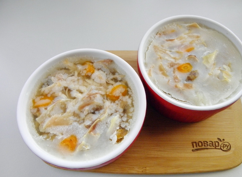 1. Этап. Холодец классический: Утром холодец классический будет готов! Осторожно ложечкой снимите верхний смалец и подавайте к столу с горчицей, перцем, хлебом, уксусом. Приятного!