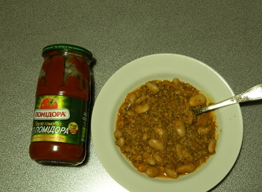 1. Этап. Лобио с орехами: Тушим все еще минут 5, накрыв крышкой. Солим и перчим по вкусу (можно чеснок потереть). Подавать лобио с орехами можно в горячем и холодном виде. Приятного аппетита!