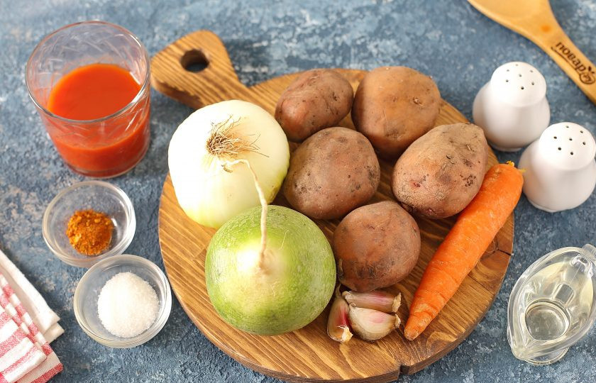 1. Этап. Картофель с редькой: Подготовьте все ингредиенты.