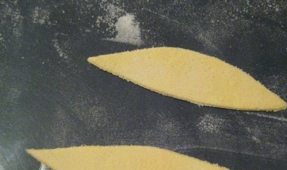 1. Этап. Торт Феи: 18. Отдельно слепить волосы, которые нужно слегка подкрасить.